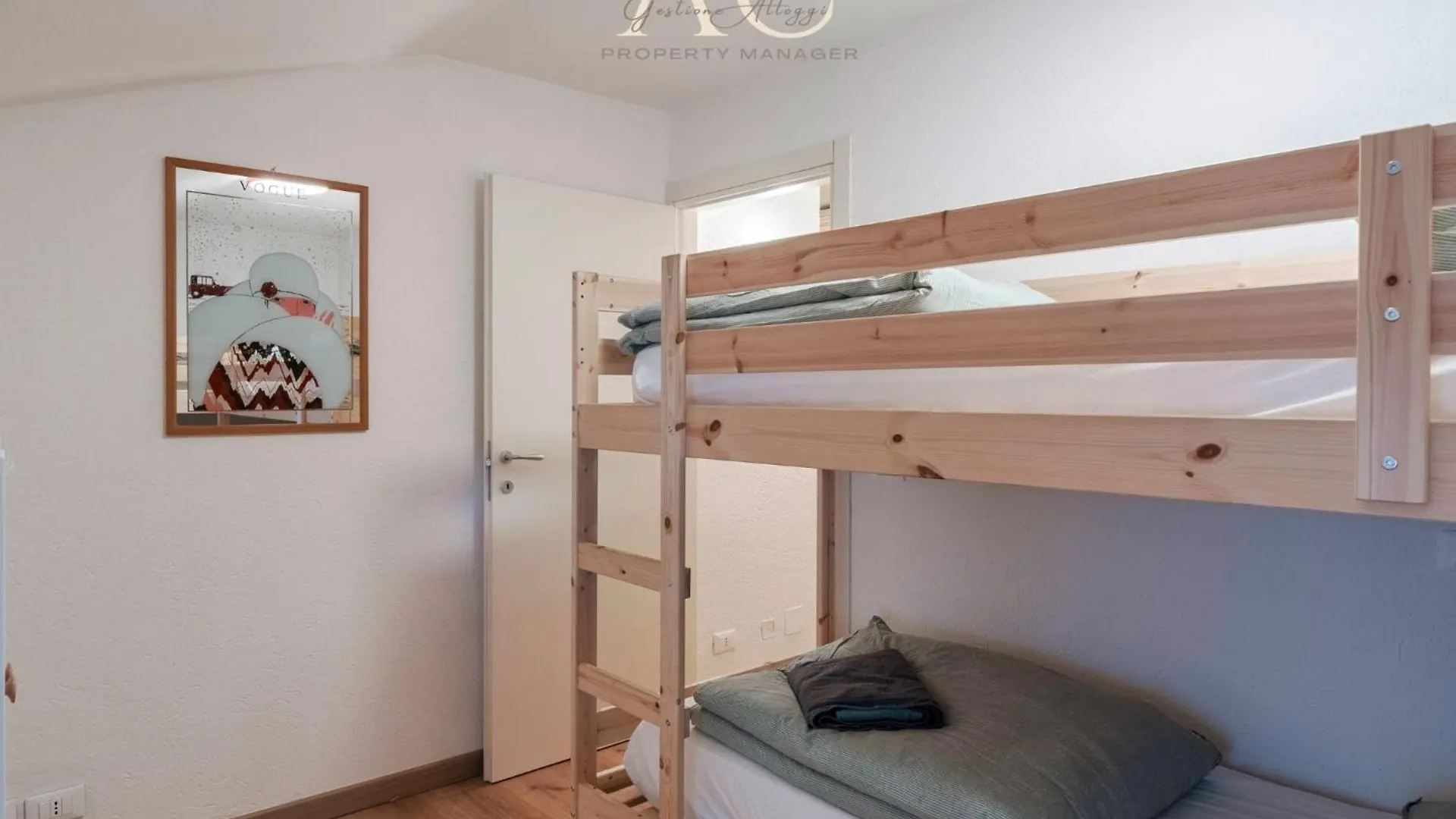 Square Apartment Ponte Di Legno