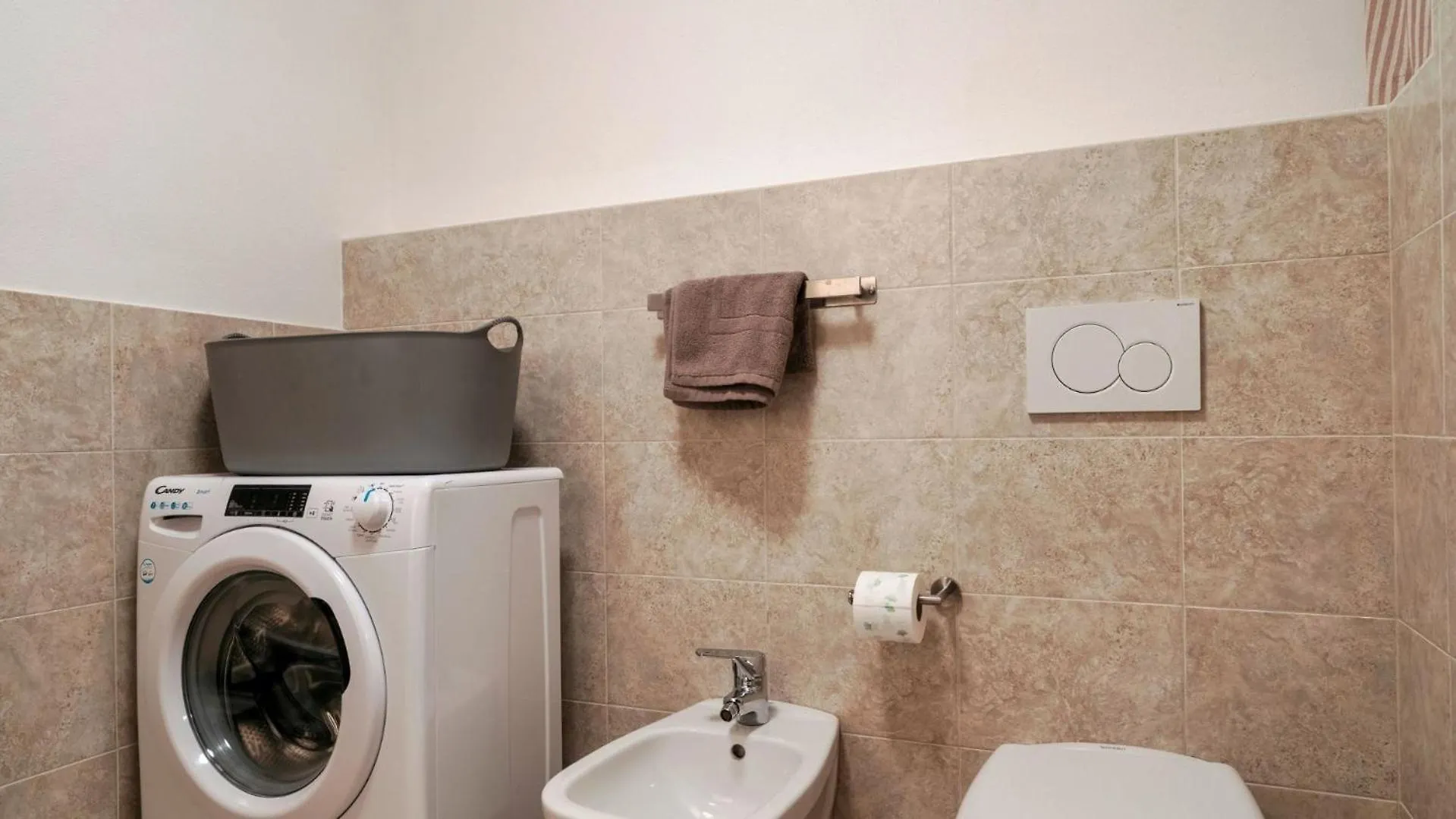 Square Apartment Ponte Di Legno Italien