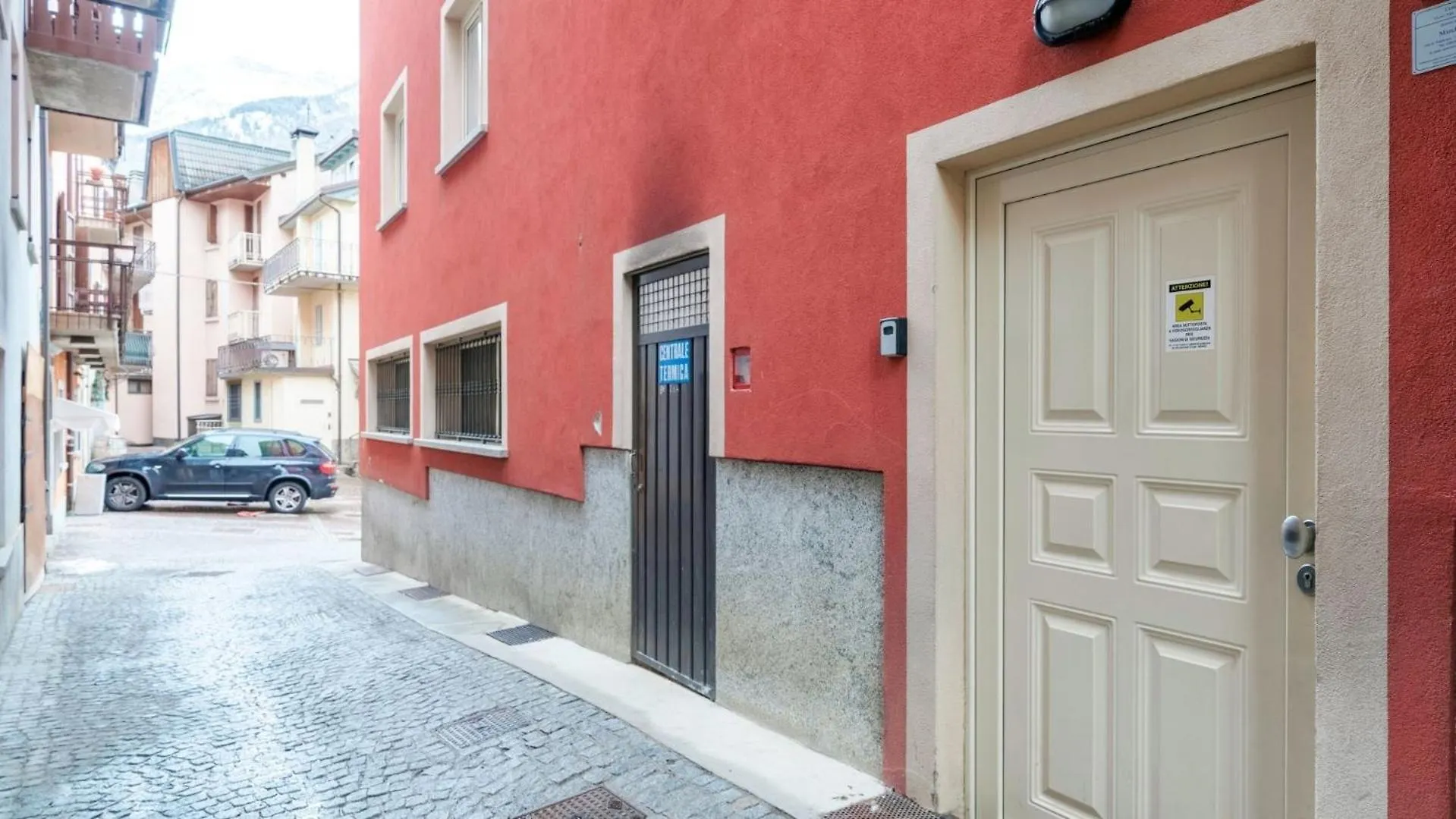 Square Apartment Ponte Di Legno