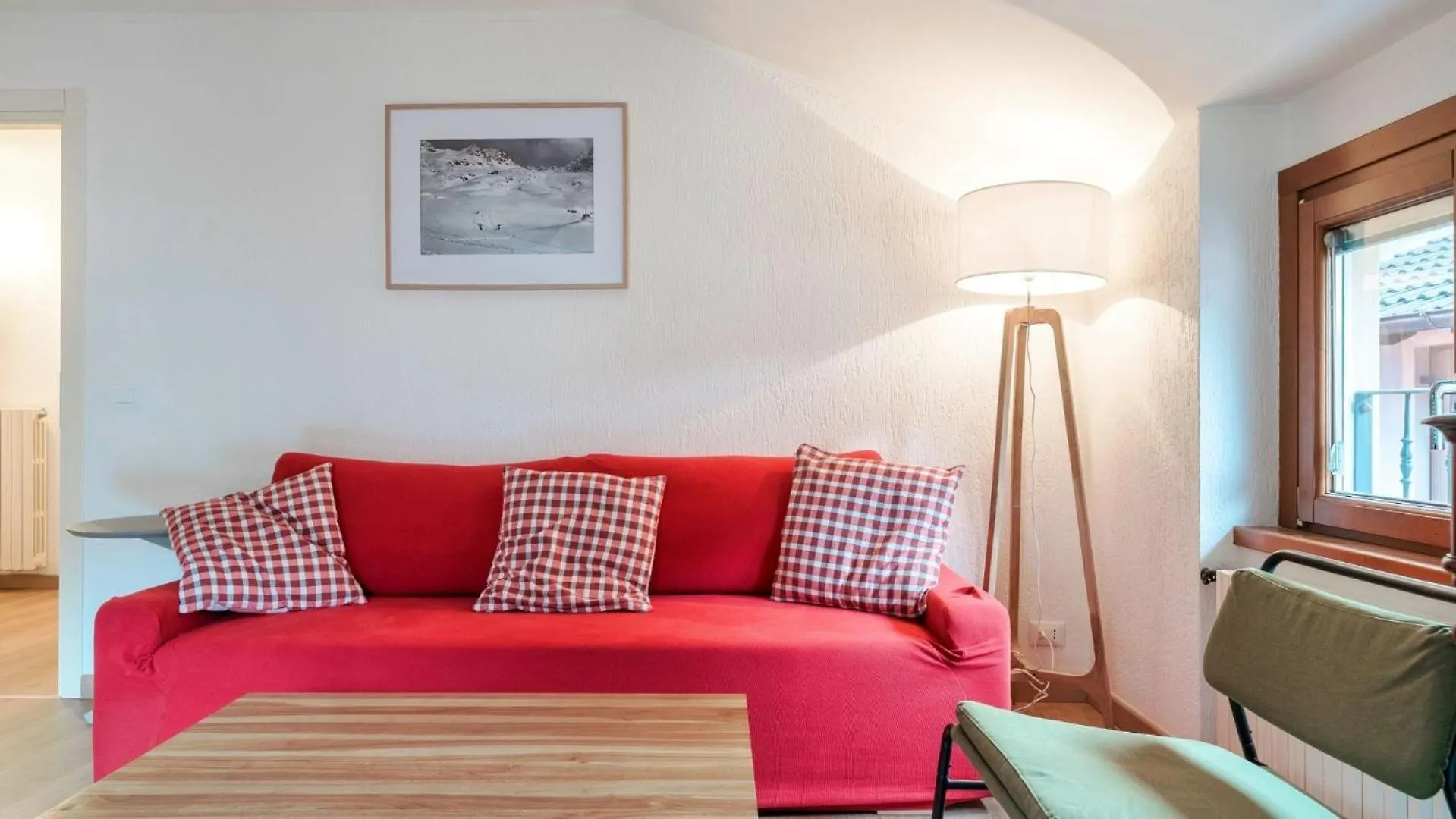 Square Apartment Ponte Di Legno Italien