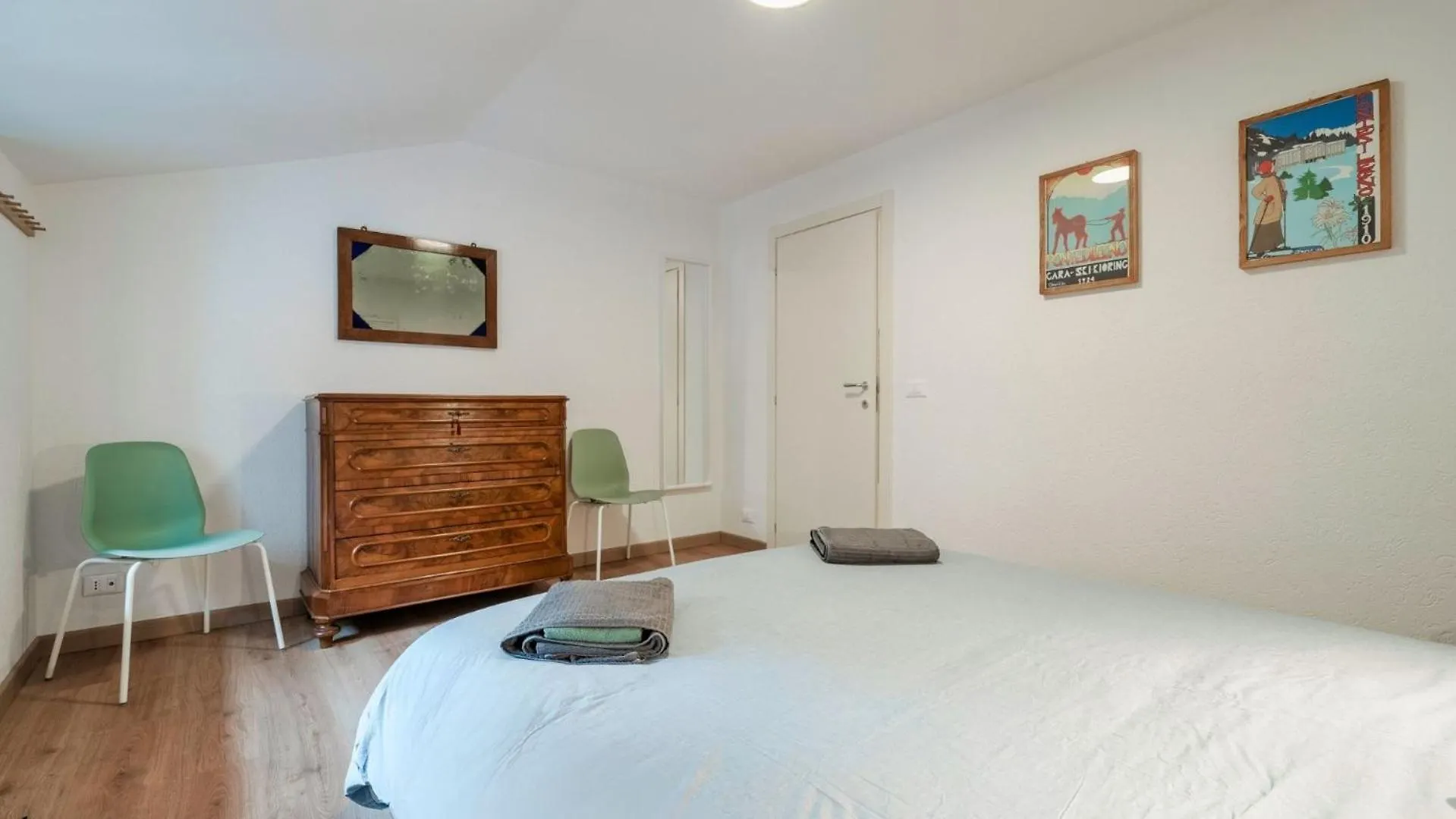 Square Apartment Ponte Di Legno Italien